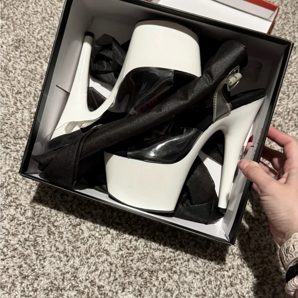 Womens Pleaser heels white 7” - Picture 4 of 6